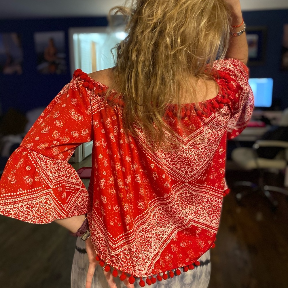 NEW🔥RARE Tularosa red-hot Pom top!